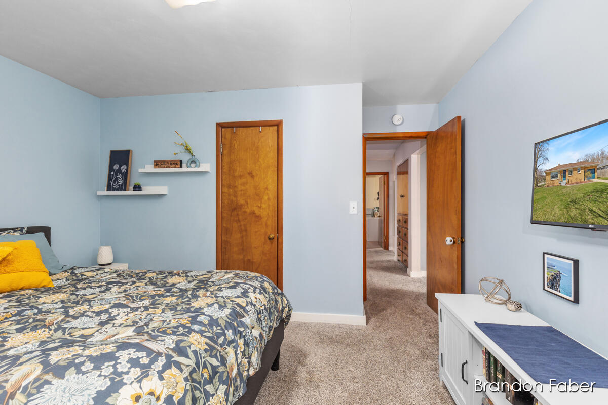 1587 Den Hertog Street SW