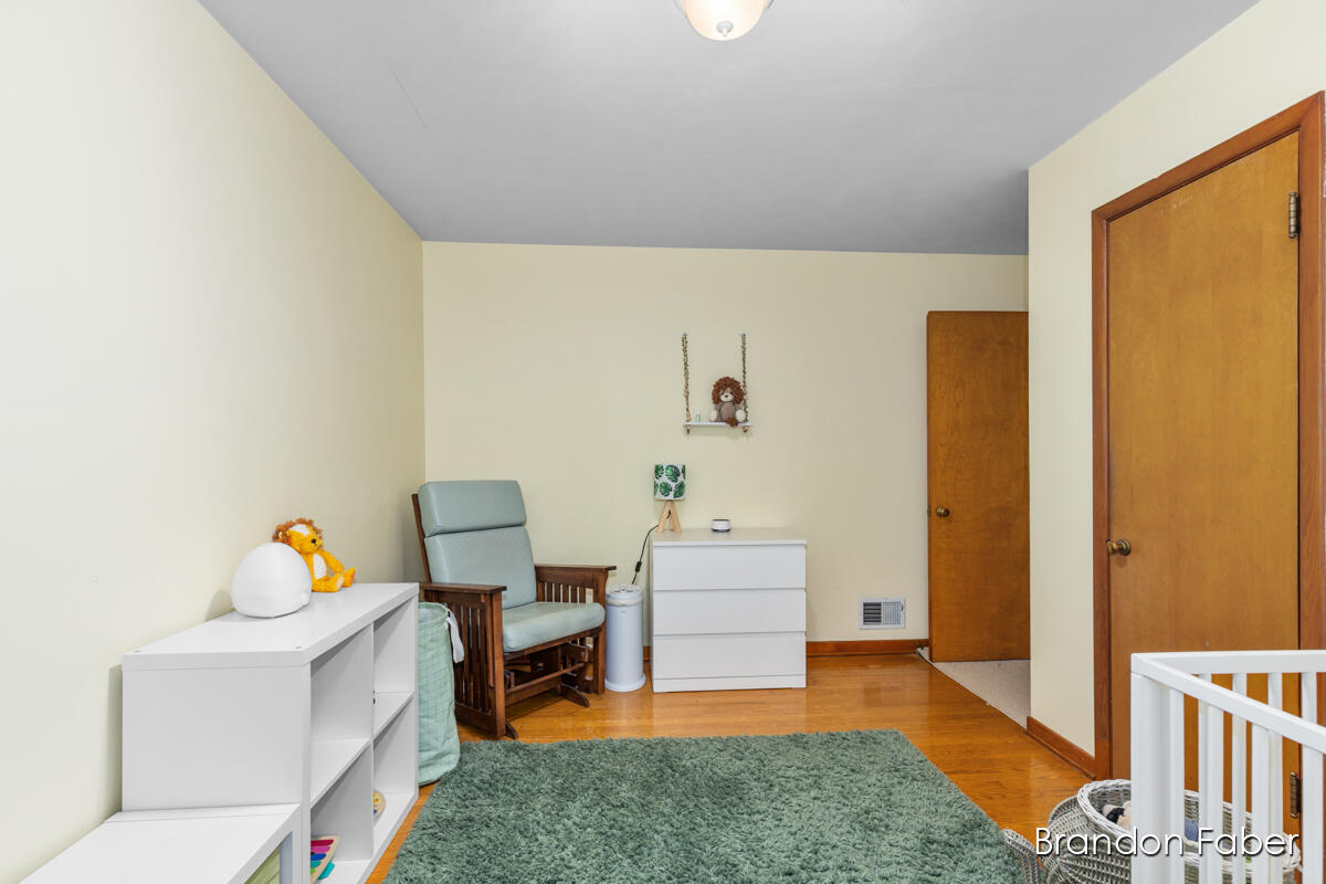 1587 Den Hertog Street SW