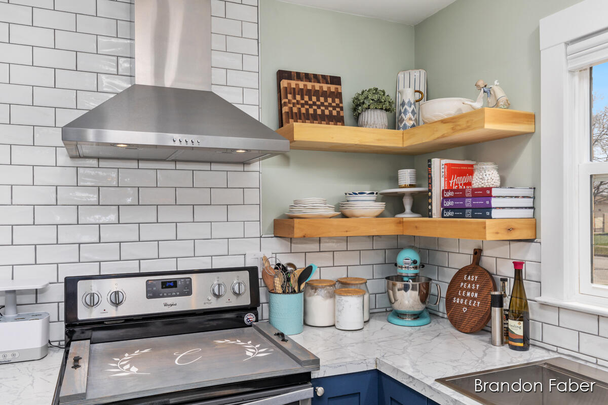 1587 Den Hertog Street SW