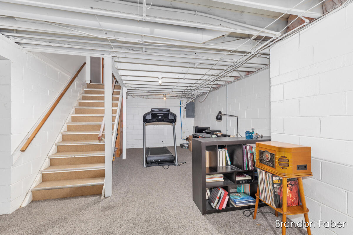 1587 Den Hertog Street SW