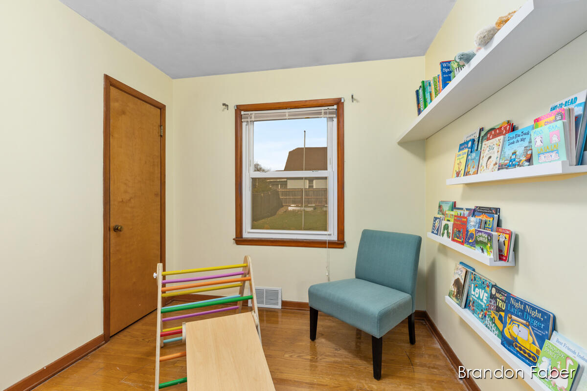 1587 Den Hertog Street SW