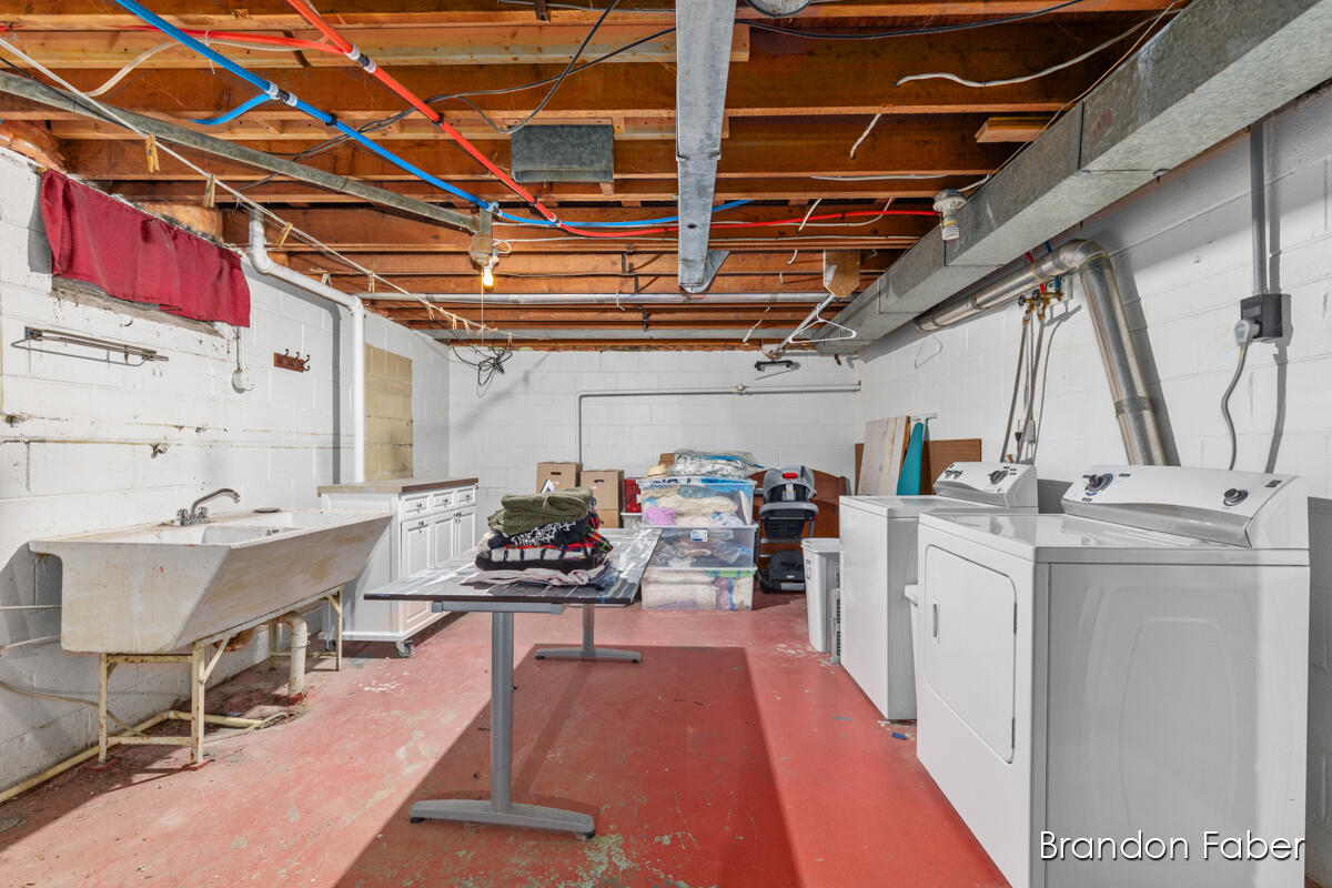 1587 Den Hertog Street SW