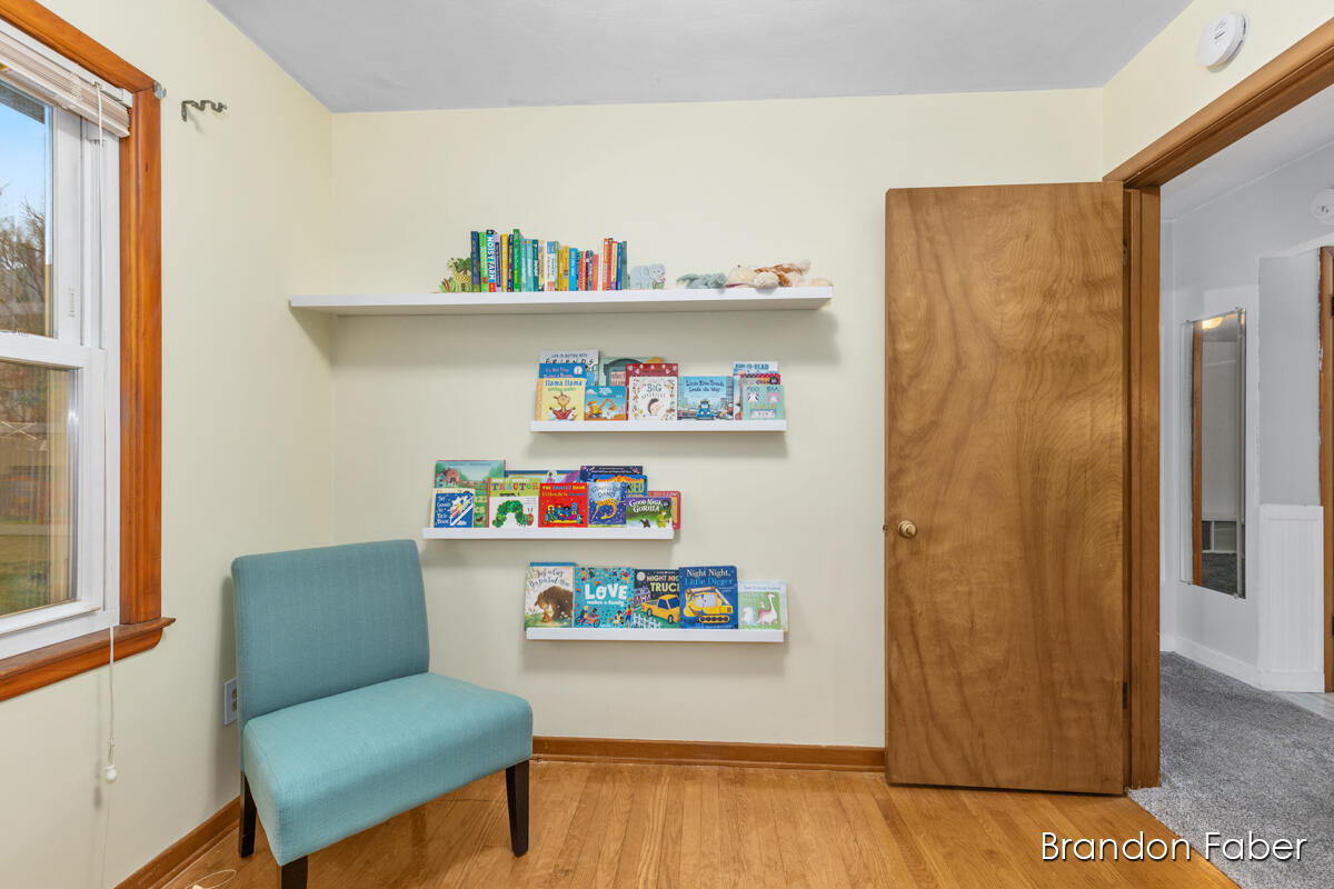 1587 Den Hertog Street SW