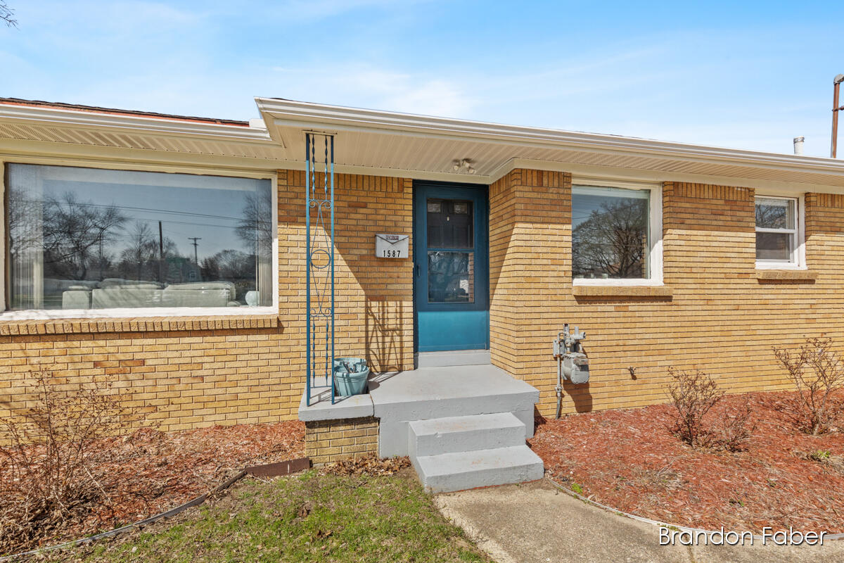 1587 Den Hertog Street SW