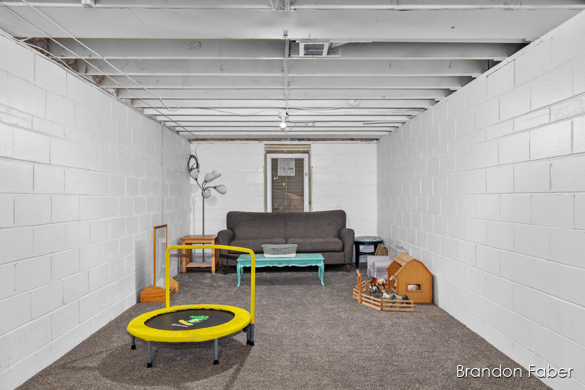 1587 Den Hertog Street SW