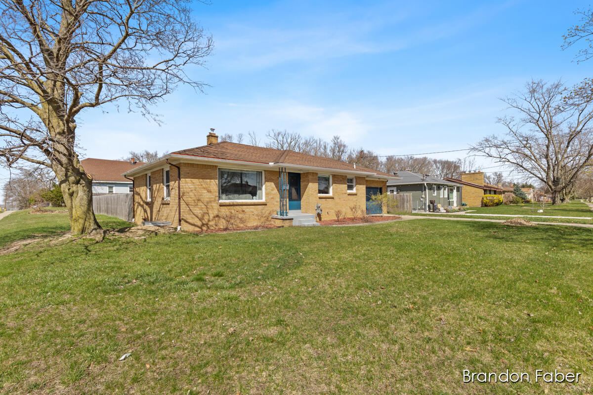 1587 Den Hertog Street SW