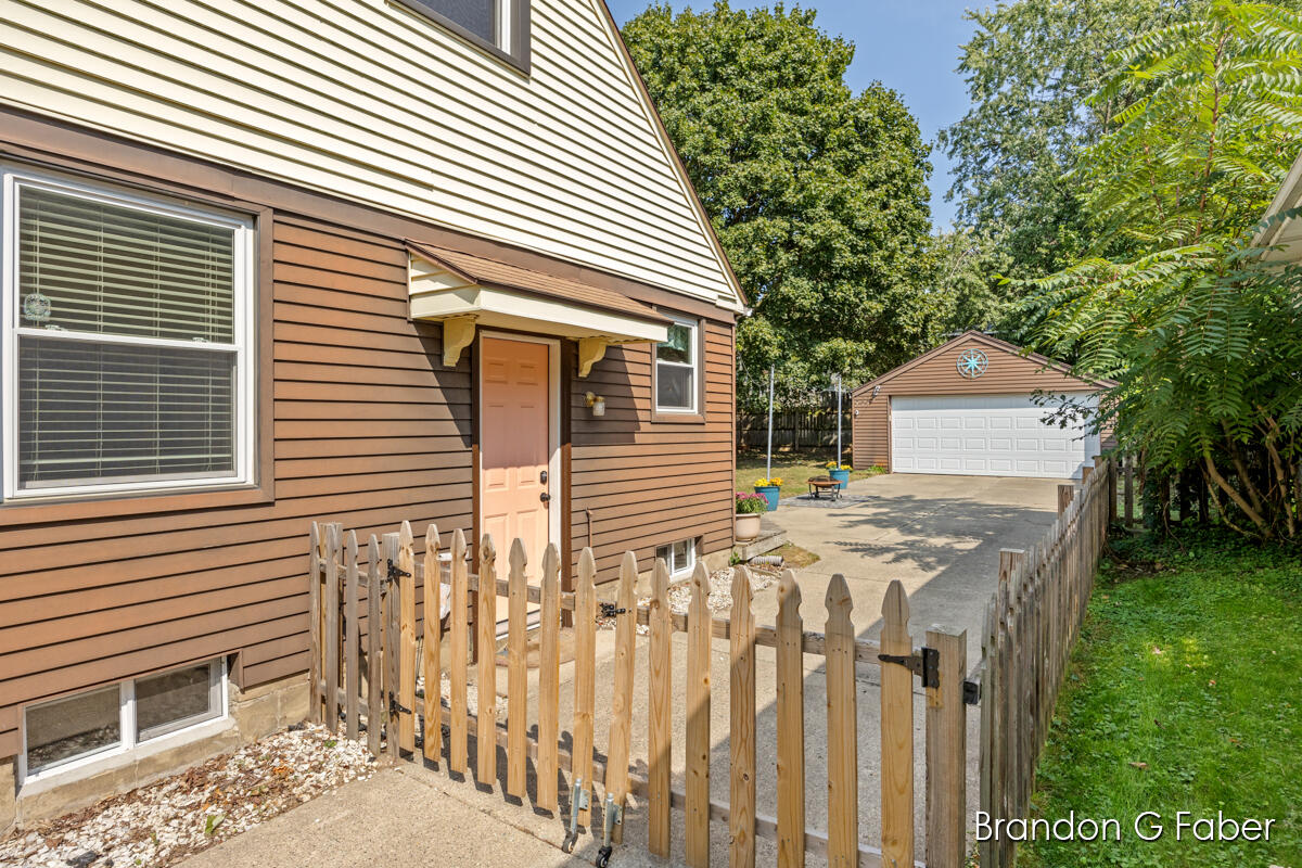 706 Harlan Avenue NE