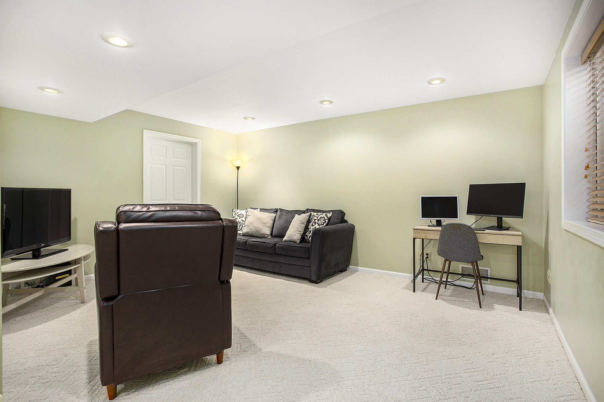 2400 Bay Side Avenue