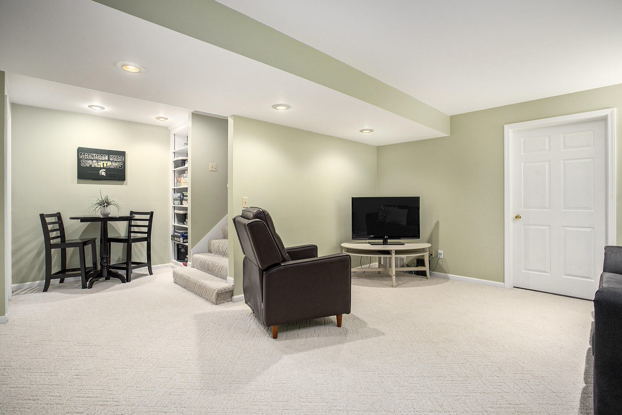 2400 Bay Side Avenue