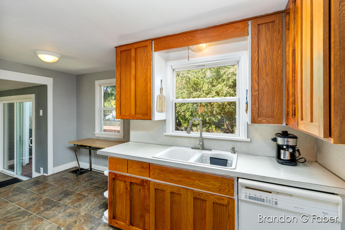 3117 Waterford Avenue NE