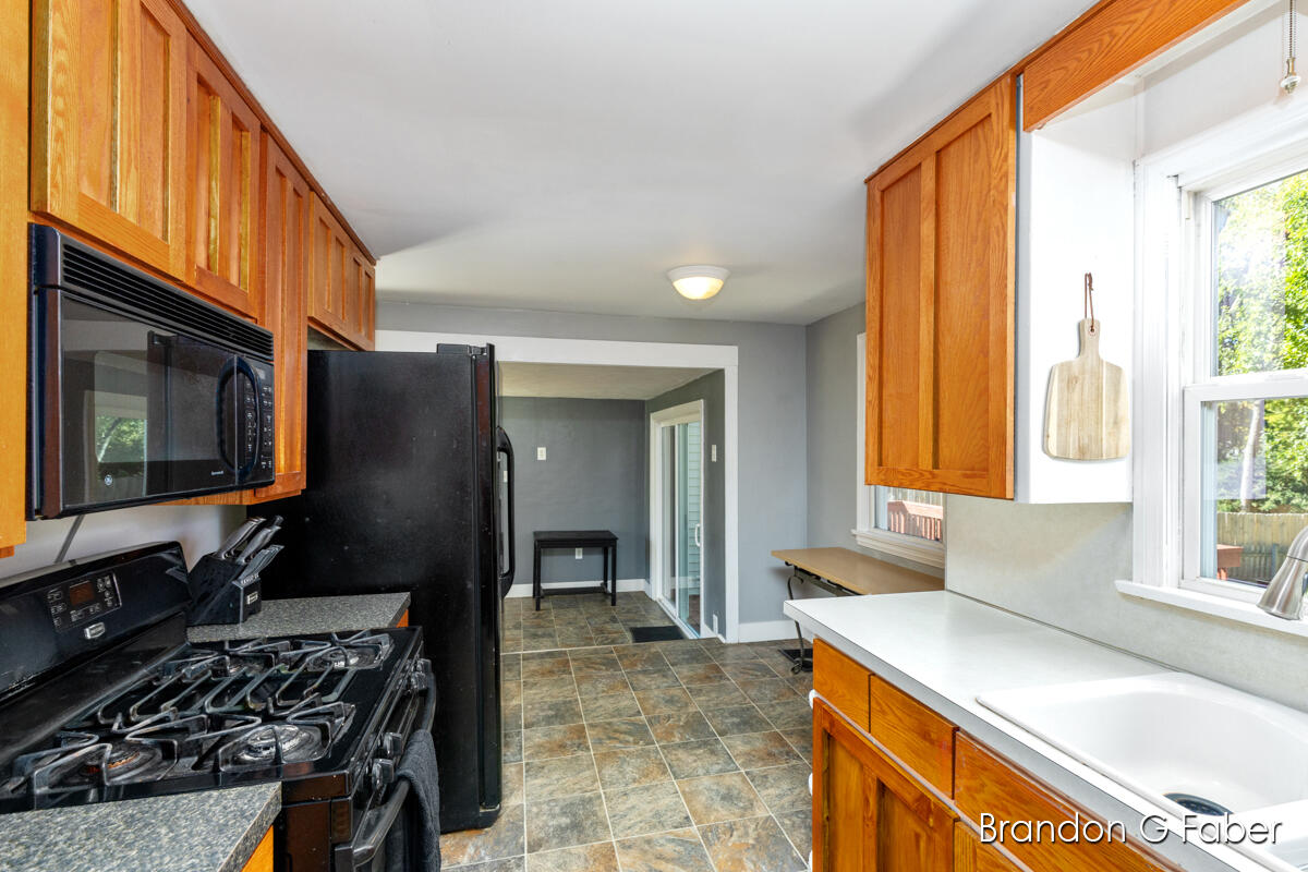 3117 Waterford Avenue NE