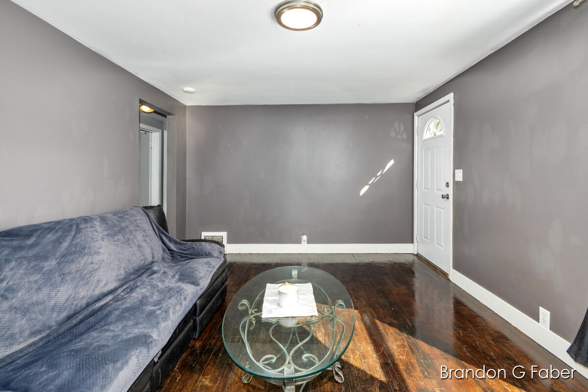 3117 Waterford Avenue NE