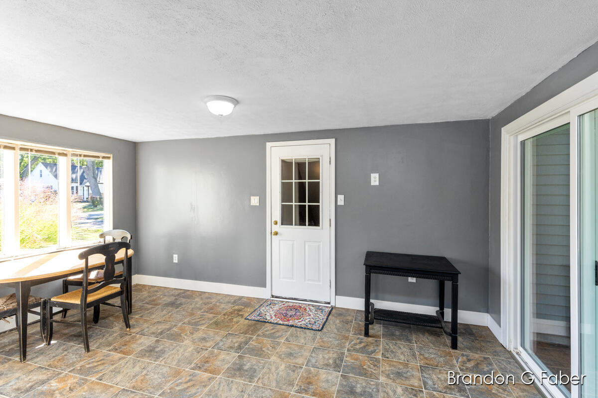 3117 Waterford Avenue NE