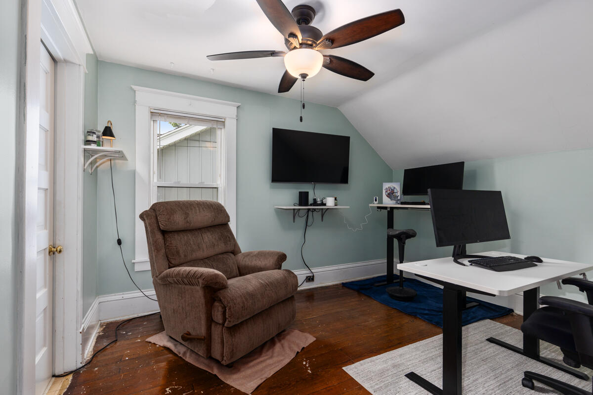 623 Diamond Avenue NE