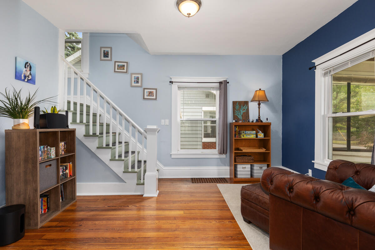 623 Diamond Avenue NE