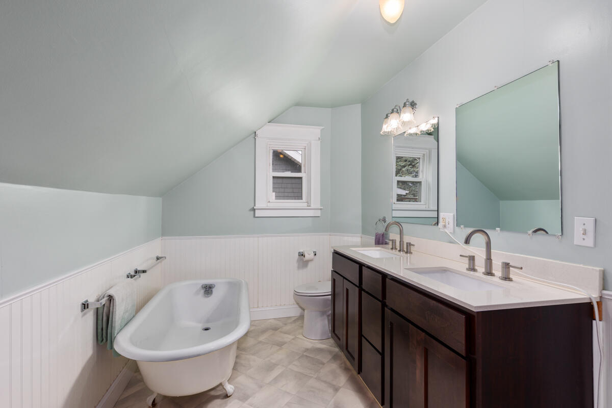 623 Diamond Avenue NE