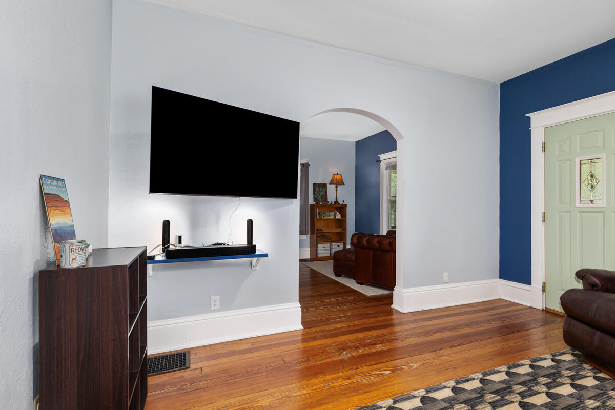 623 Diamond Avenue NE