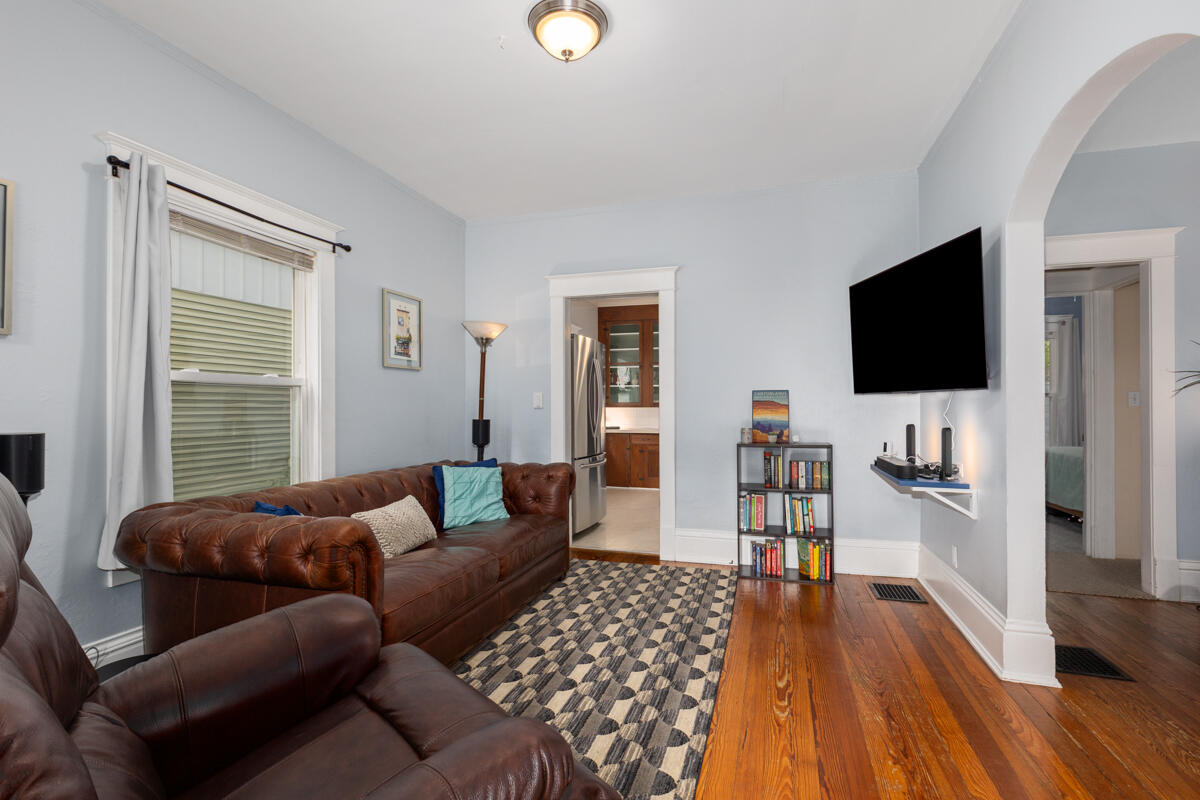 623 Diamond Avenue NE