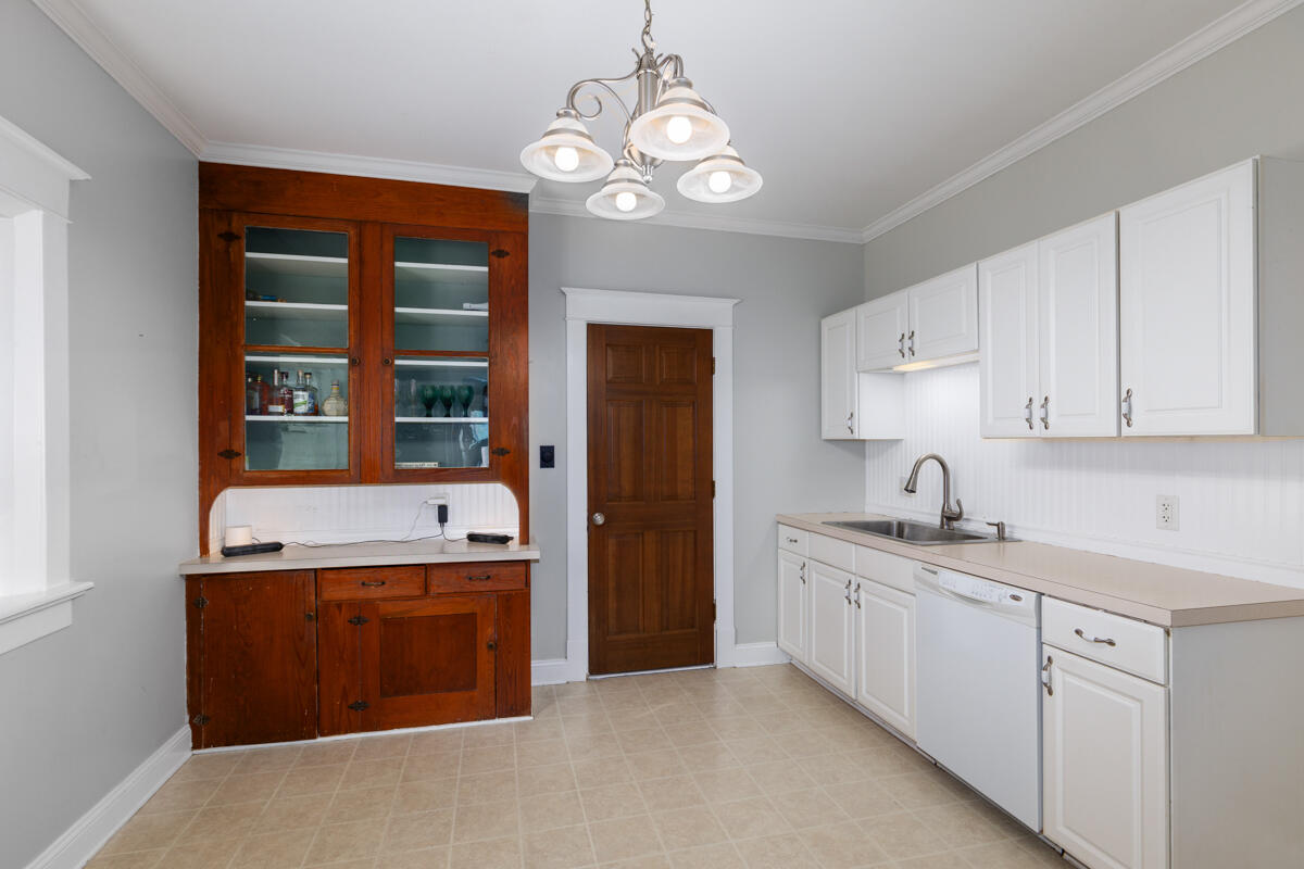 623 Diamond Avenue NE