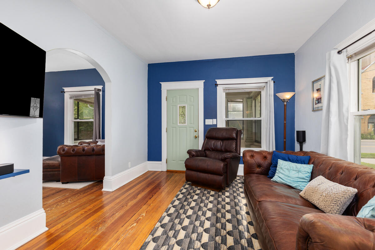 623 Diamond Avenue NE