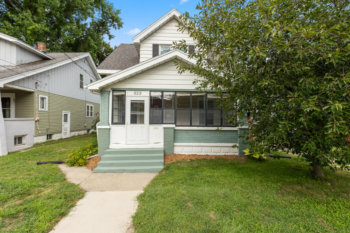 623 Diamond Avenue NE