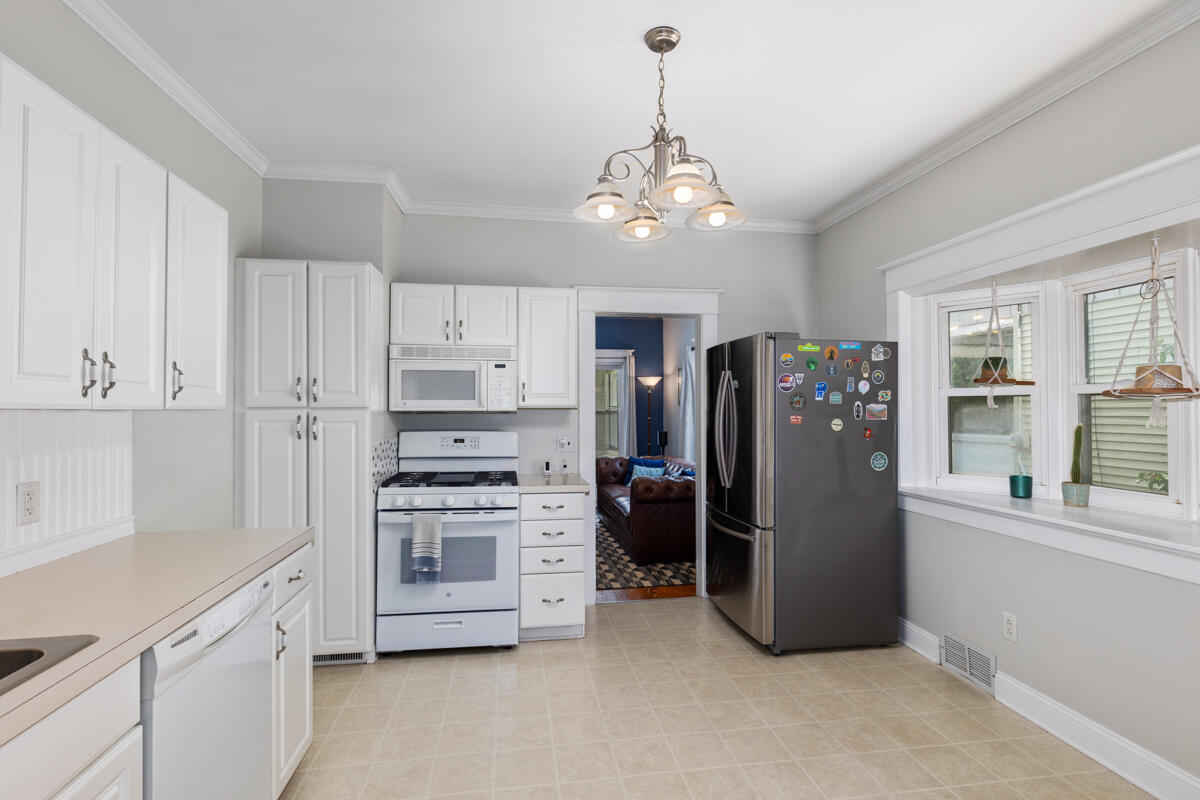 623 Diamond Avenue NE