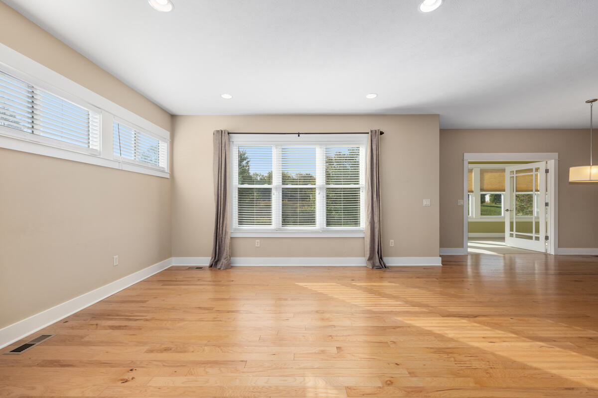 1752 Springwind Drive SW