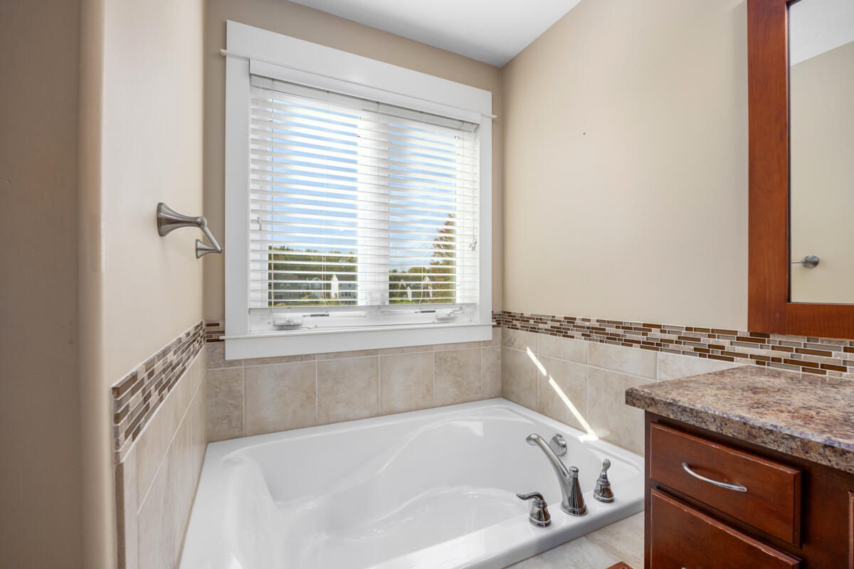 1752 Springwind Drive SW