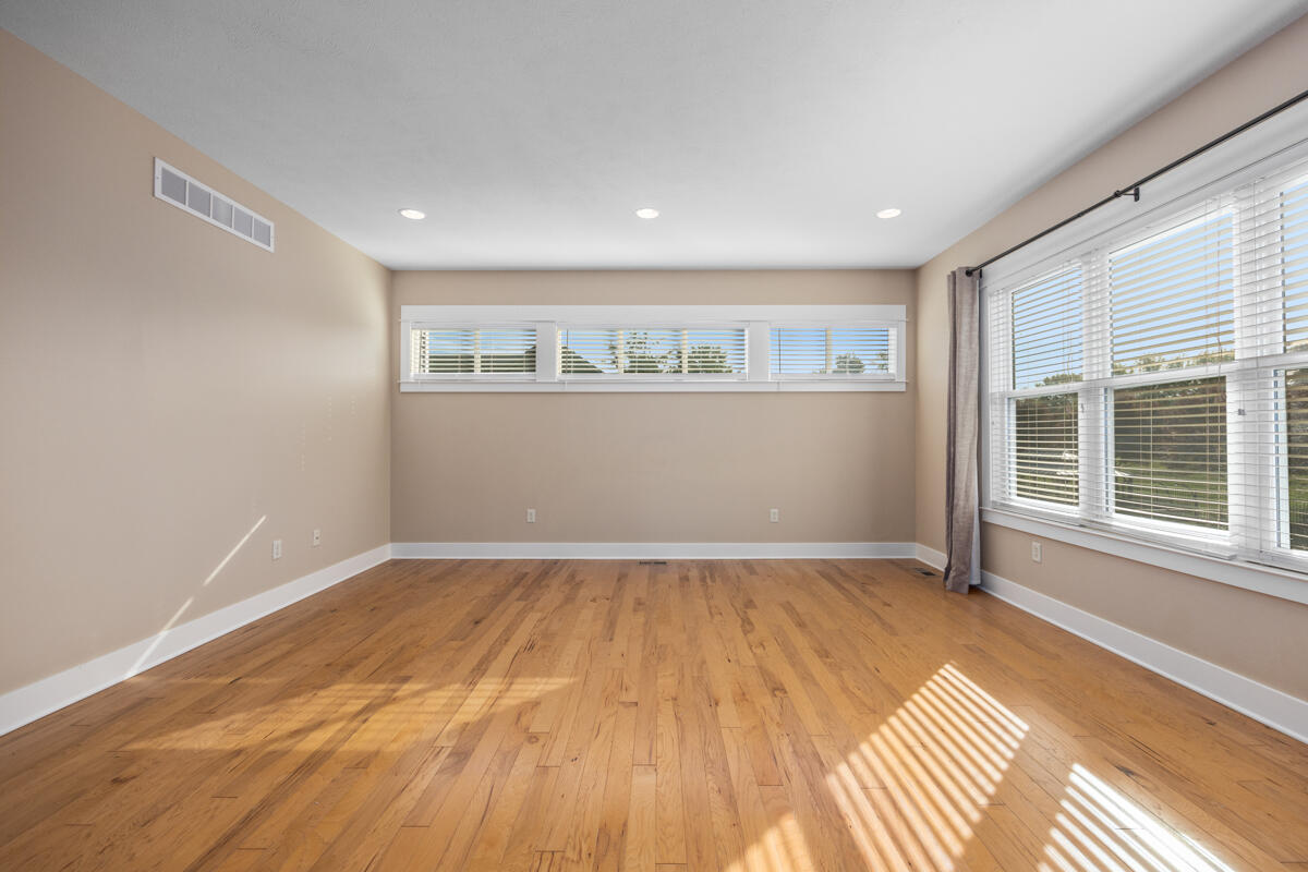 1752 Springwind Drive SW