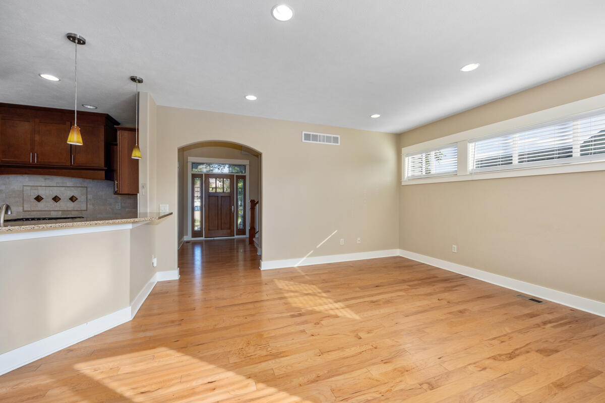 1752 Springwind Drive SW