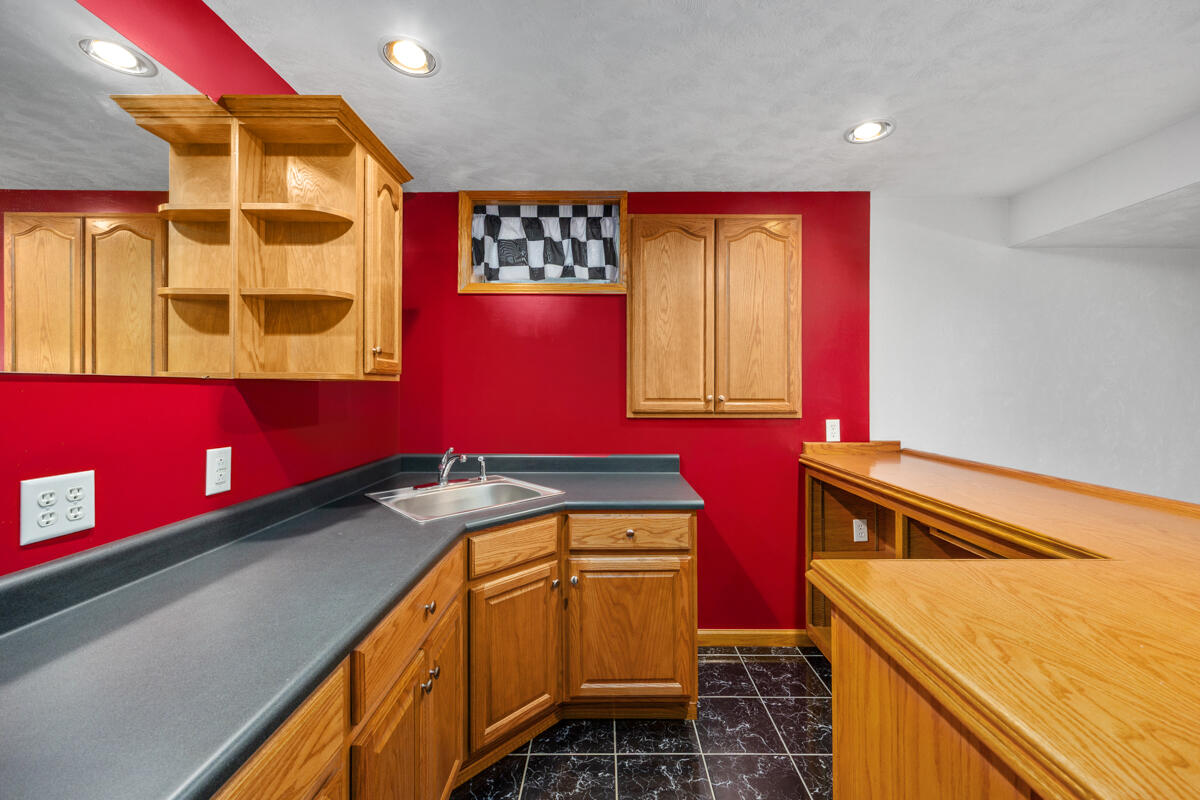 6185 Willow Run Drive