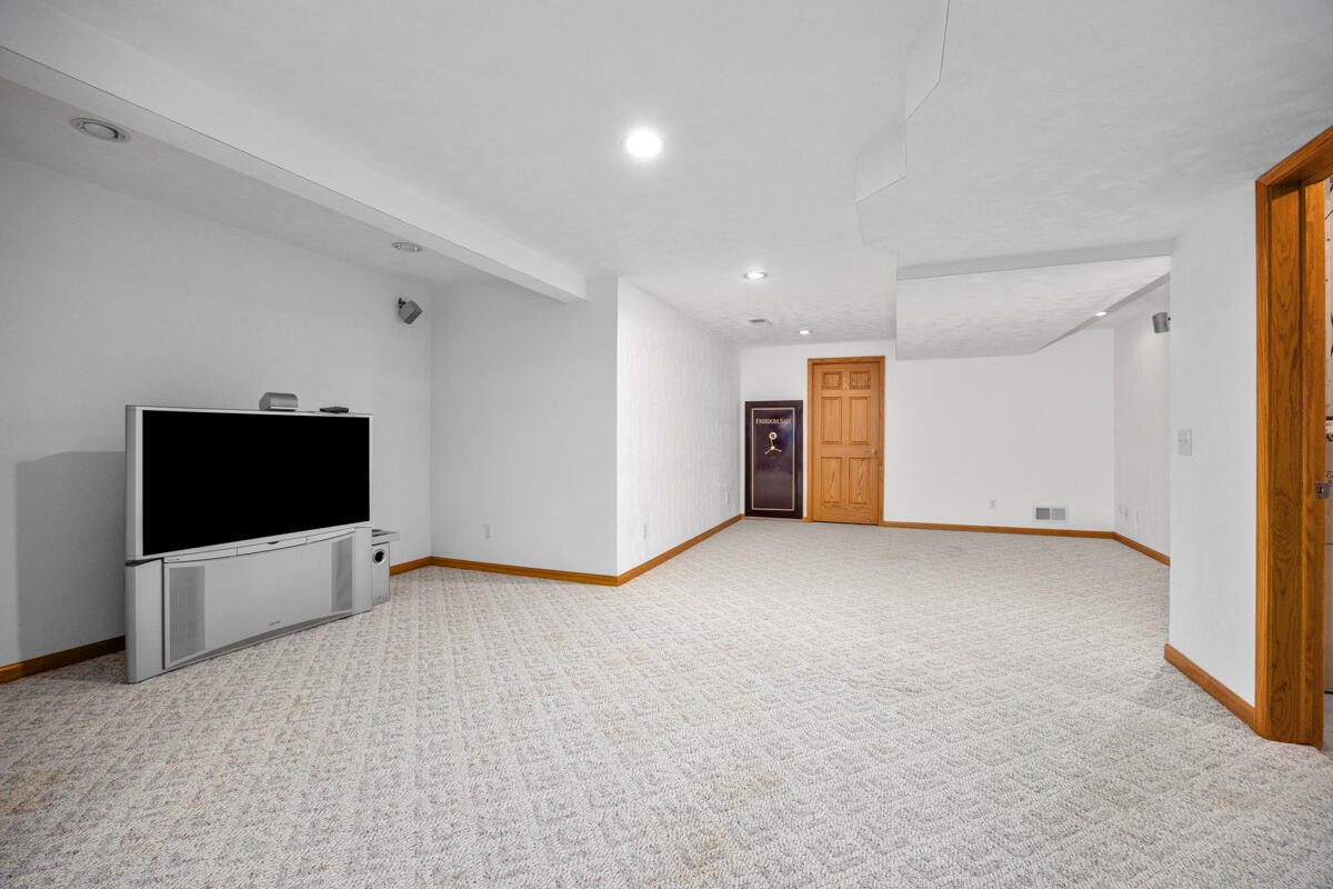 6185 Willow Run Drive