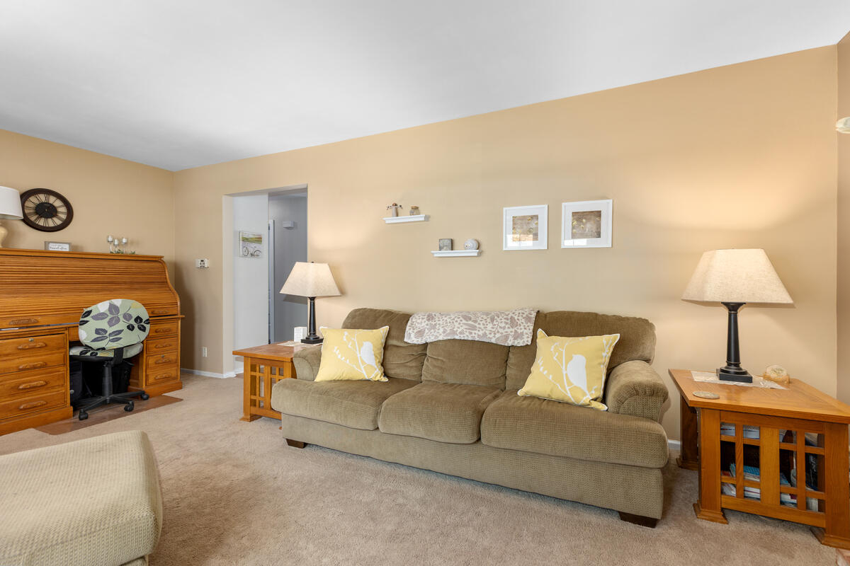 996 Colonial Court