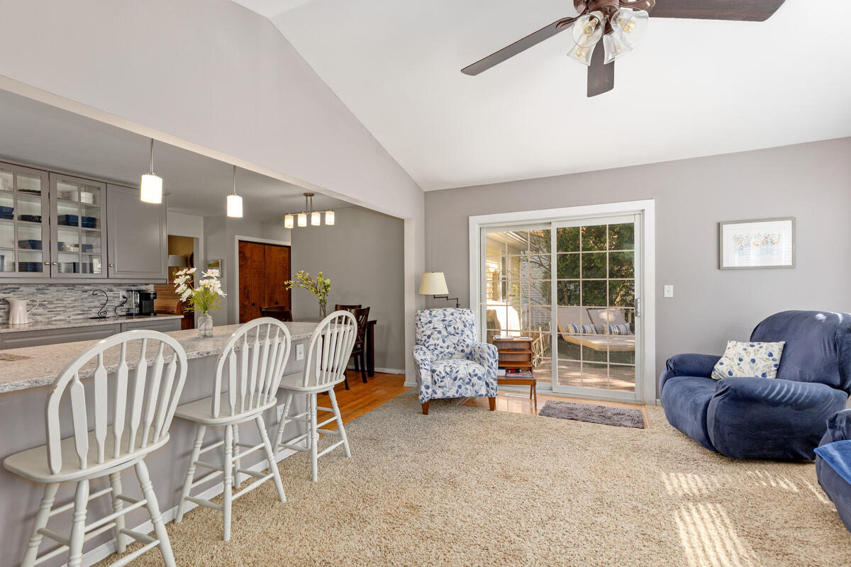 996 Colonial Court