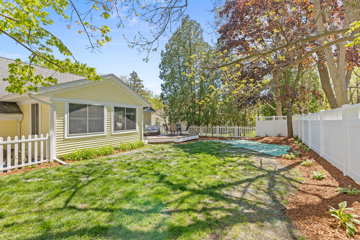996 Colonial Court