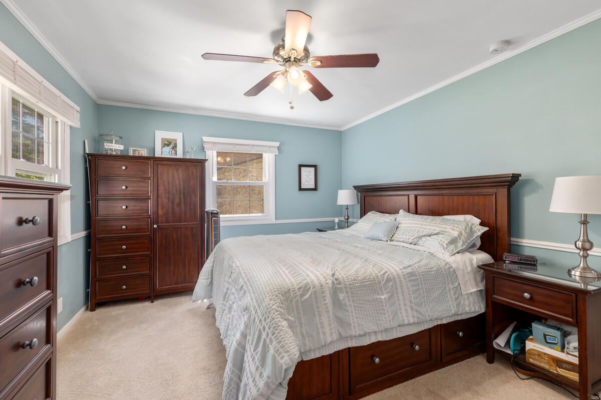 996 Colonial Court