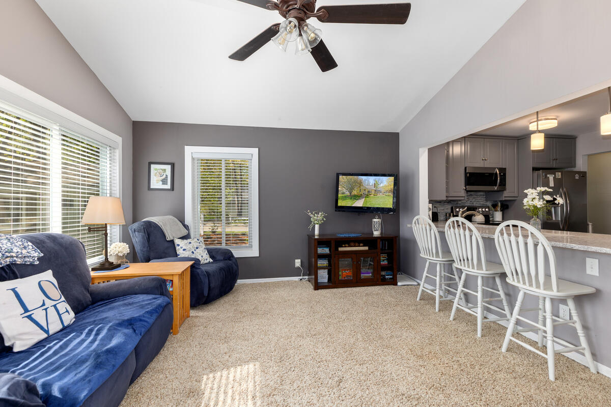 996 Colonial Court