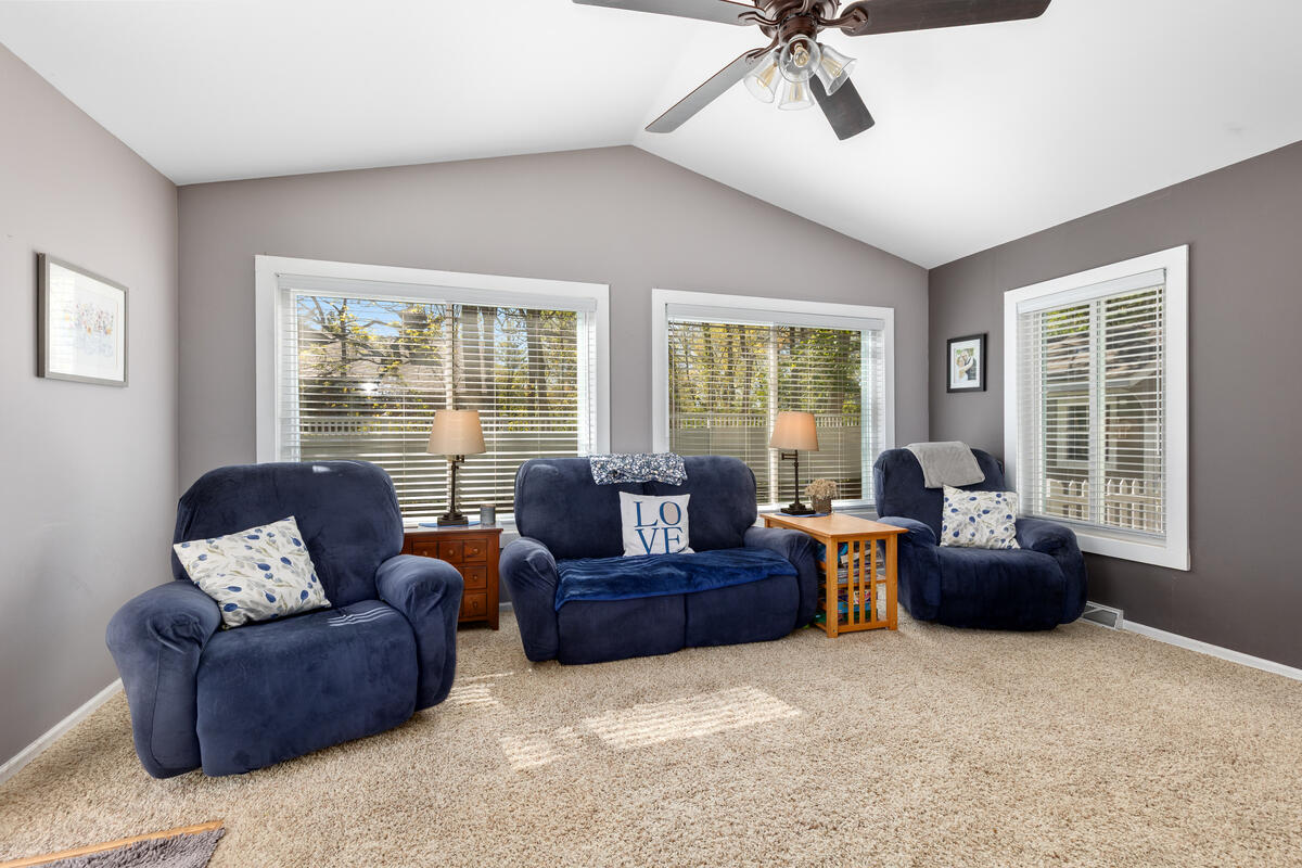 996 Colonial Court
