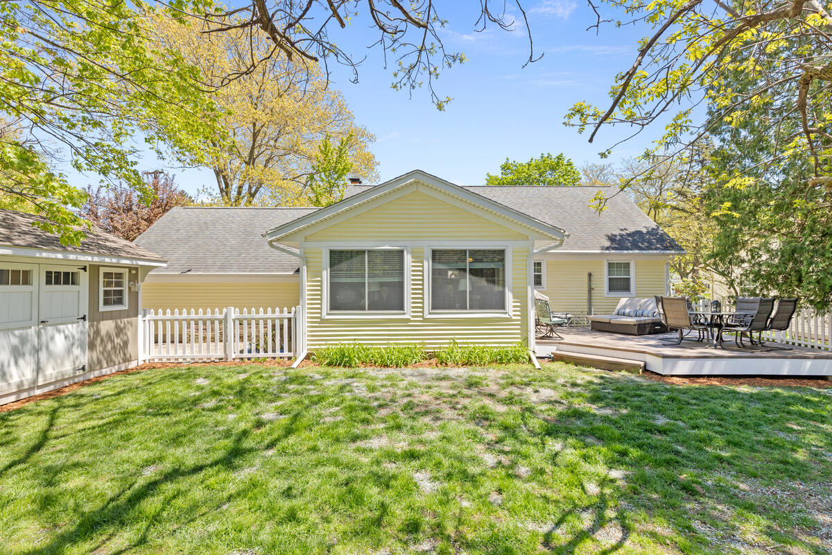 996 Colonial Court
