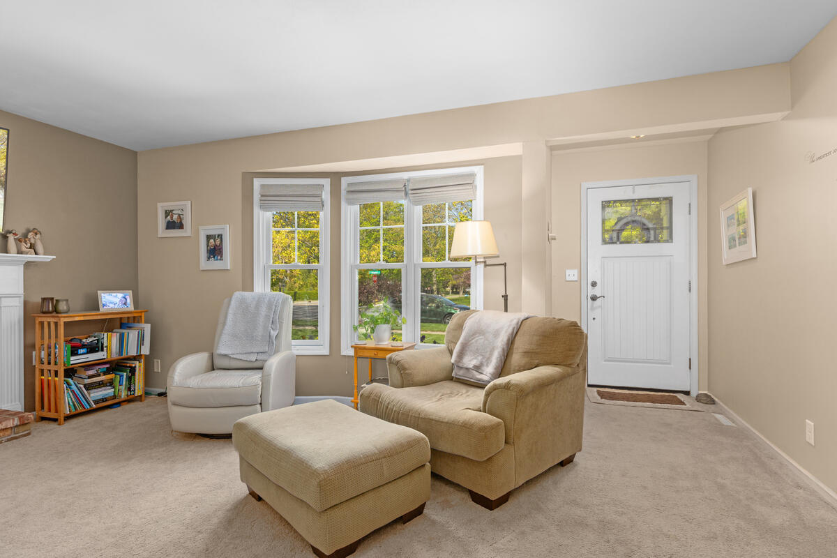 996 Colonial Court