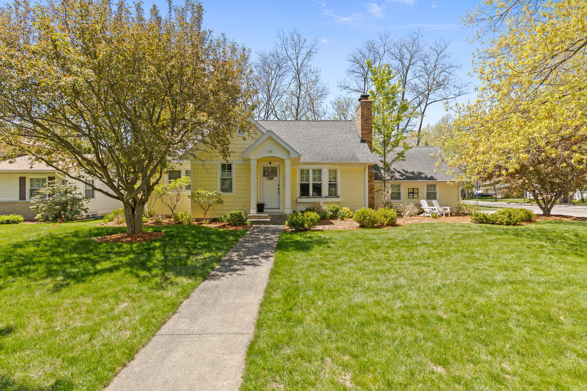 996 Colonial Court