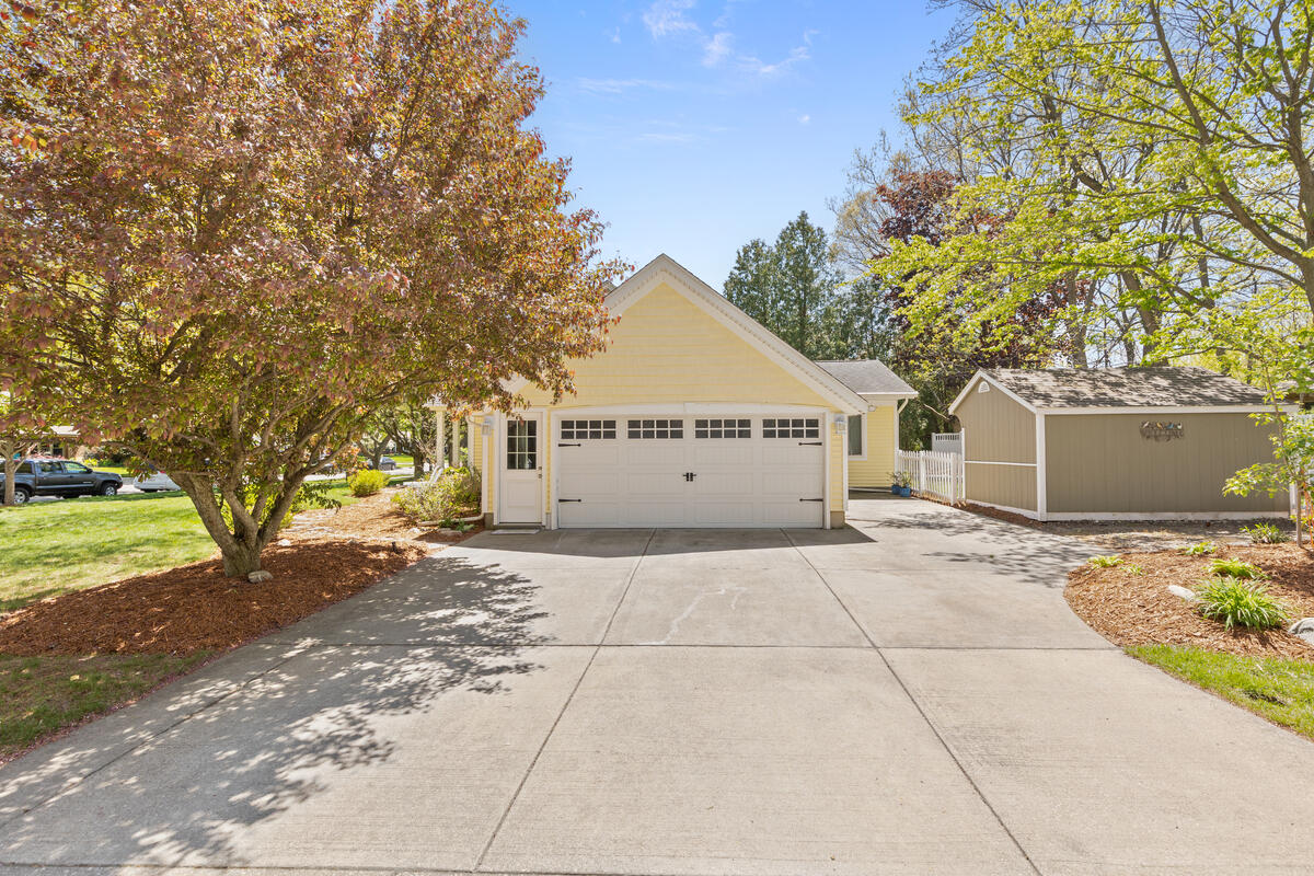 996 Colonial Court