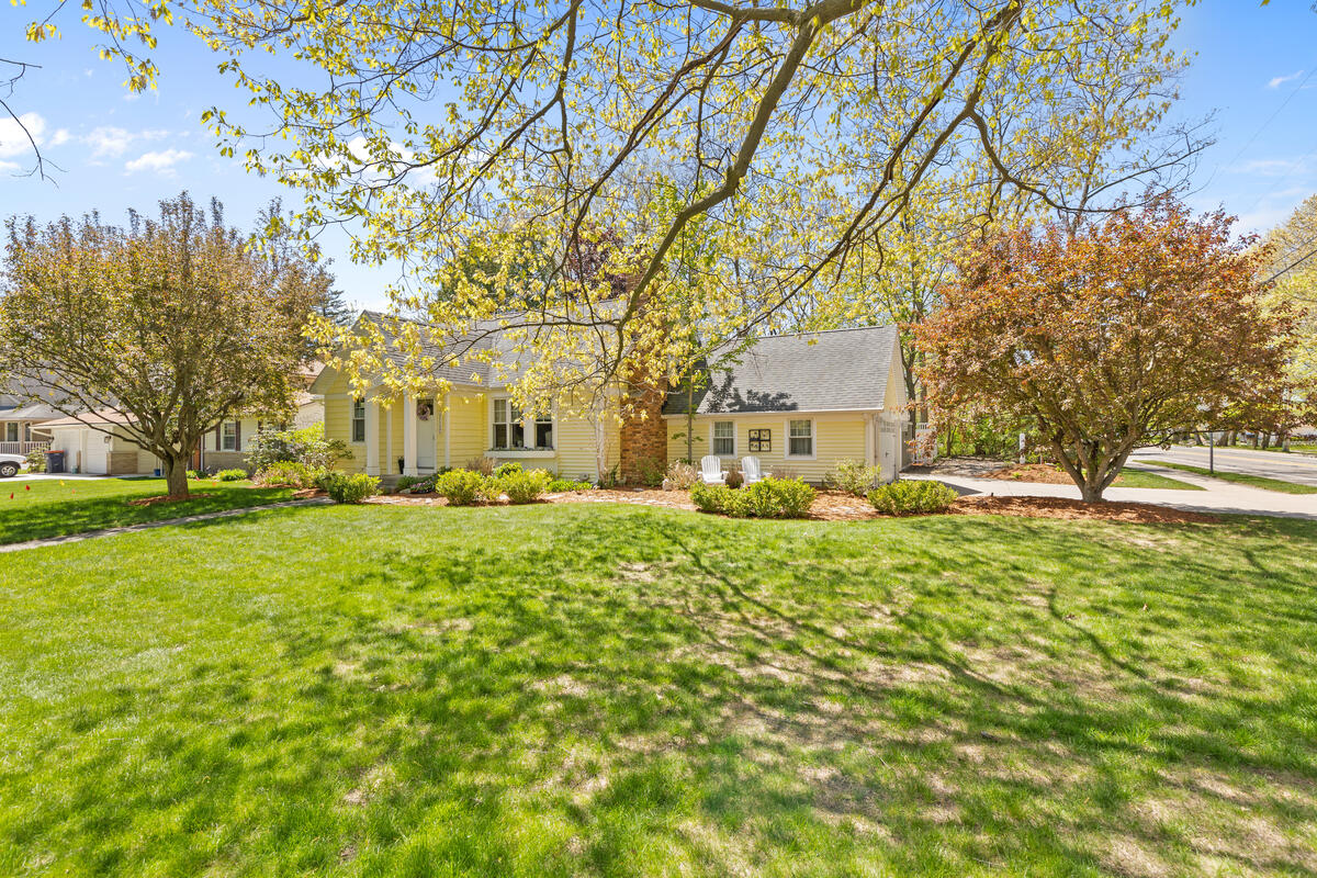 996 Colonial Court
