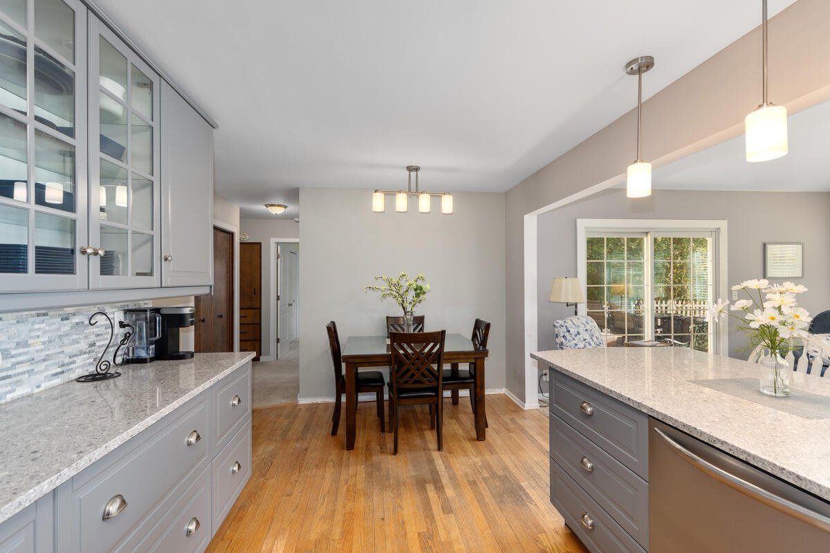996 Colonial Court