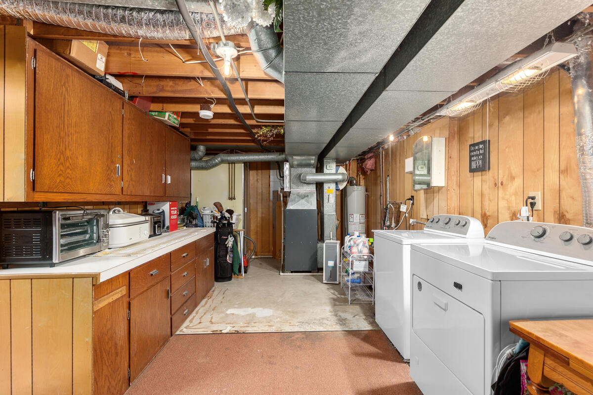 996 Colonial Court