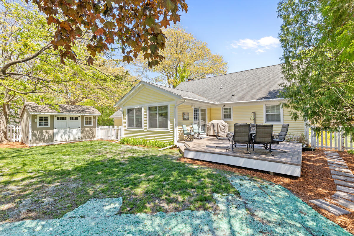 996 Colonial Court