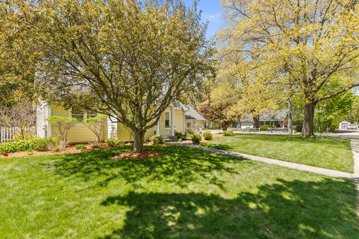996 Colonial Court