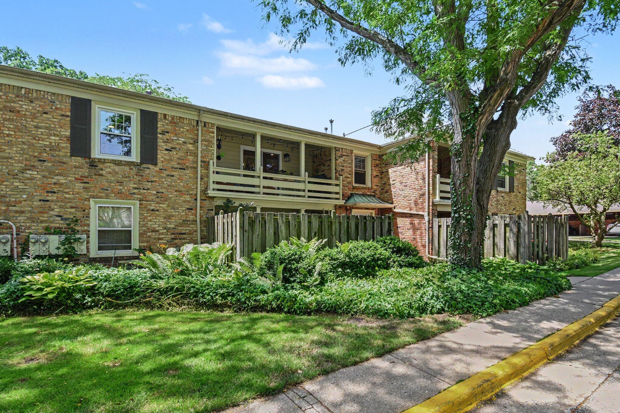 2421 Abbington Drive SE 30