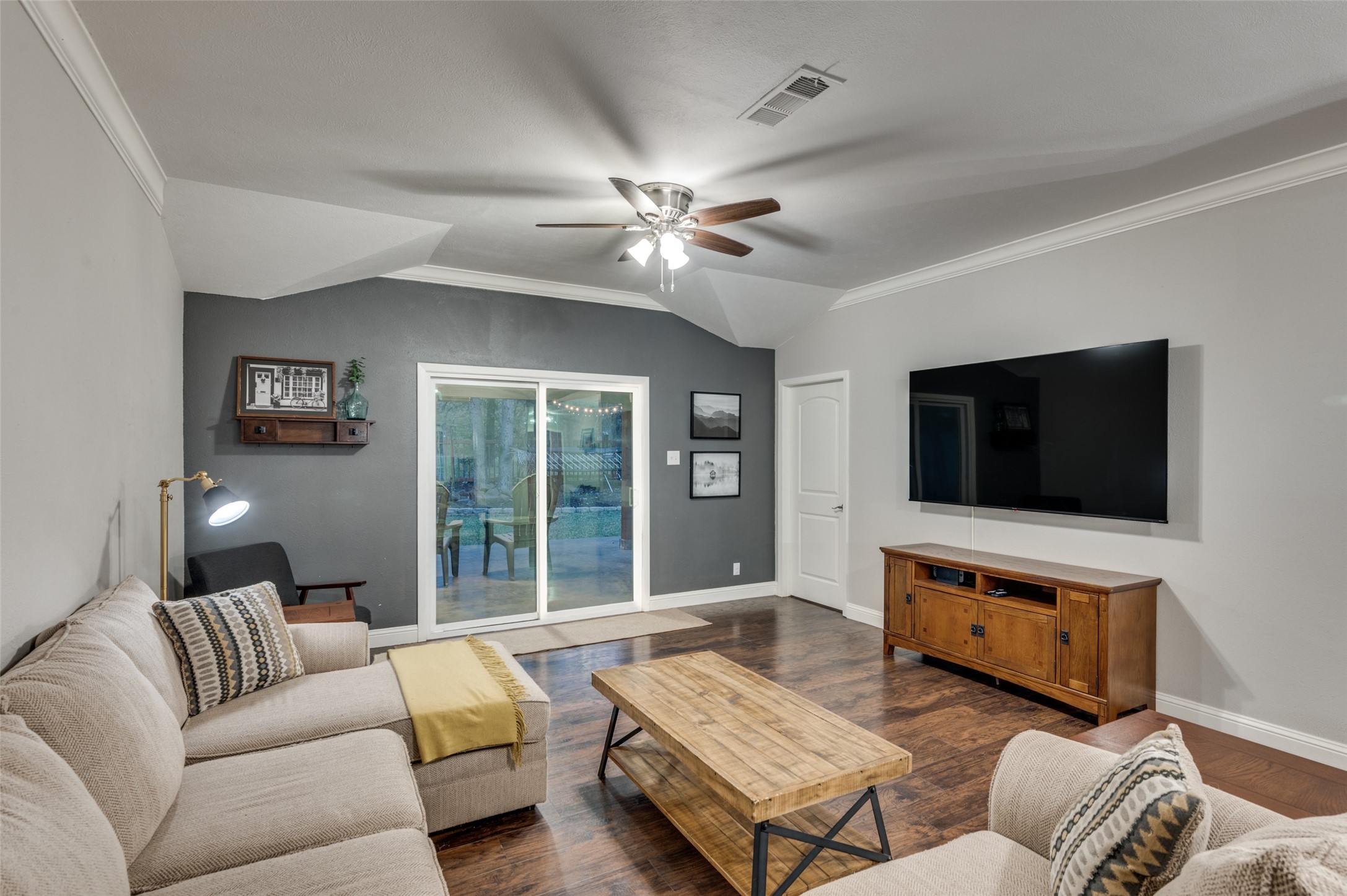 1109 Forest Oaks Lane