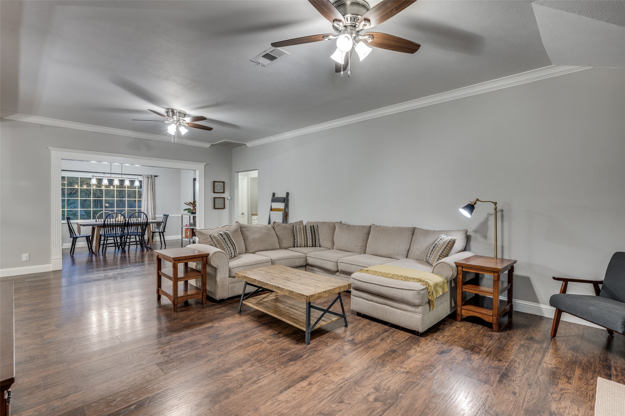 1109 Forest Oaks Lane